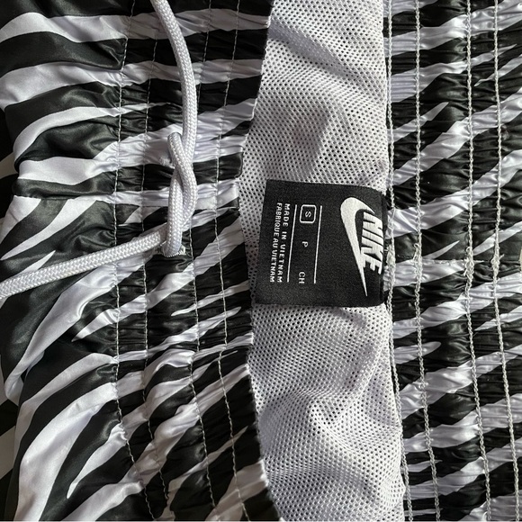 Nike Icon Woven Pant Womens Active Pants - Picture 4 of 5